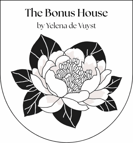 logo the bonus house, met pioenroos als embleem