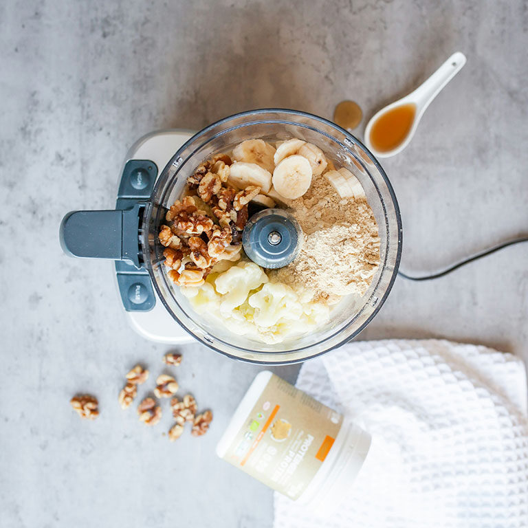 blender die verschillende ingredienten samen mengt tot 1 geheel