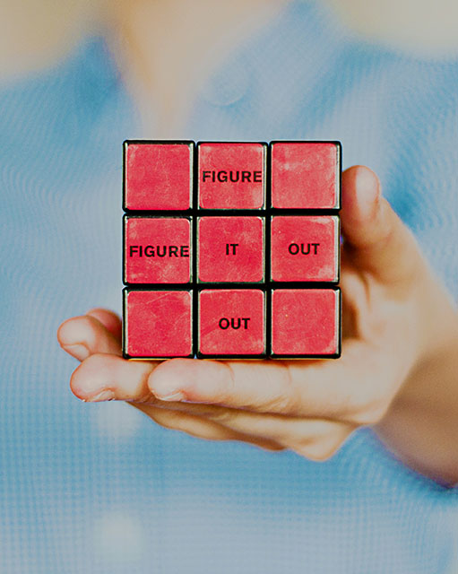 rubik's cube met de tekst figure it out